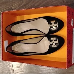New Tory Burch Size 6.5 Black Suede Wedges with box